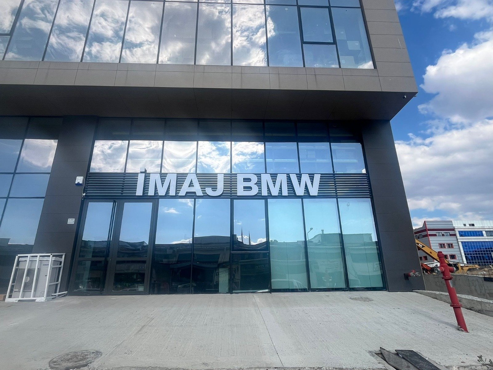 İMAJ BMW AG PLAZA ŞUBESİ - 4e948da9-0deb-415f-93f6-39a83efcc5be.jpg